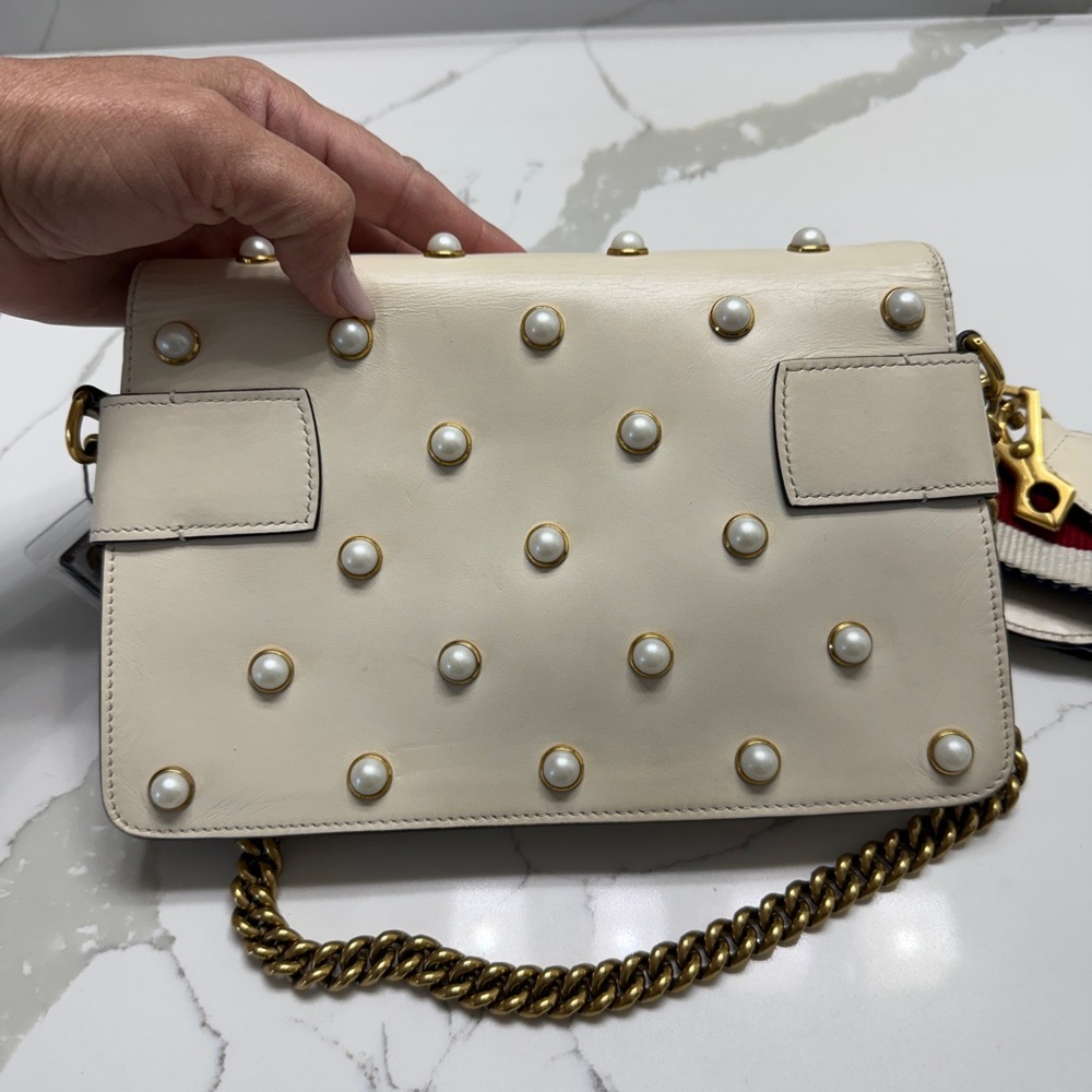 Gucci Queen Bee Shoulder Bag with Gold Chain and Bee Embellishment with COA - Picture 4 of 10